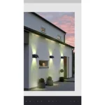 ⁦كشاف بوابة خارجي تعمل بالطاقة الشمسية مع حساس ضوء لون الانارة اصفر 6 واط⁩ - الصورة ⁦2⁩