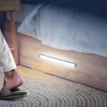 ⁦مصباح خزانة LED ذكي يعمل بالبطارية – مستشعر حركة + تثبيت مغناطيسي – شحن USB طول 50 سم⁩ - الصورة ⁦7⁩