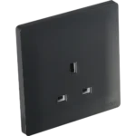 فيش ثلاثي 13 امبير لون اسود بيانو