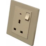 فيش ثلاثي مع مفتاح 13 امبير لون ذهبي ملكي توفل