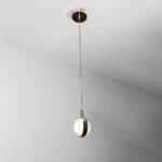 ⁦نجف إليجانت برايم علاقي مفرد ذهبي مع لون الانارة 3اضاءات متغيرة 7 واط معلقة⁩ - الصورة ⁦3⁩