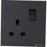 فيش ثلاثي مع مفتاح 13 امبير لون بيانو اسود رويال