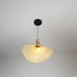 ثريا حبال علاقي مفرد ذهبي بتصميم قشة جميل وحديث واضاءة أنيقة وفاخرة قاعدة بيضاء. مقاس 40 سم