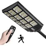 ⁦كشاف شوارع لون الانارة ابيض طاقة شمسية مع ريموت تحكم مزود بحساس ضوء 500 واط⁩ - الصورة ⁦4⁩