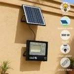 كشاف خارجي إنارة اصفر طاقة شمسية مع ريموت تحكم مزود بحساس ضوء 300 واط